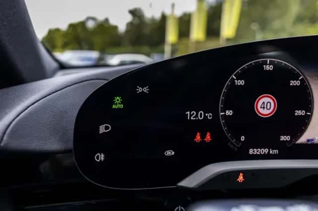 Porsche Taycan (2022) thumbnail 42