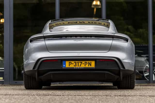 Porsche Taycan (2022) thumbnail 6