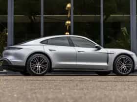 Porsche Taycan (2022) thumbnail 6