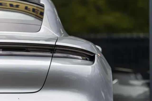Porsche Taycan (2022) thumbnail 8