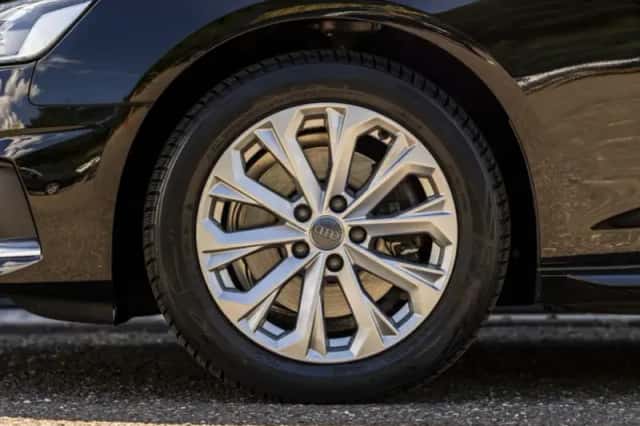 Audi A4 (2019) thumbnail 5