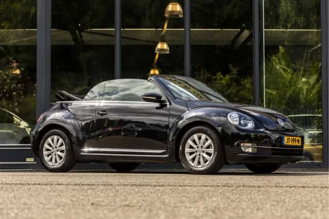 Volkswagen Beetle (2016) thumbnail 1