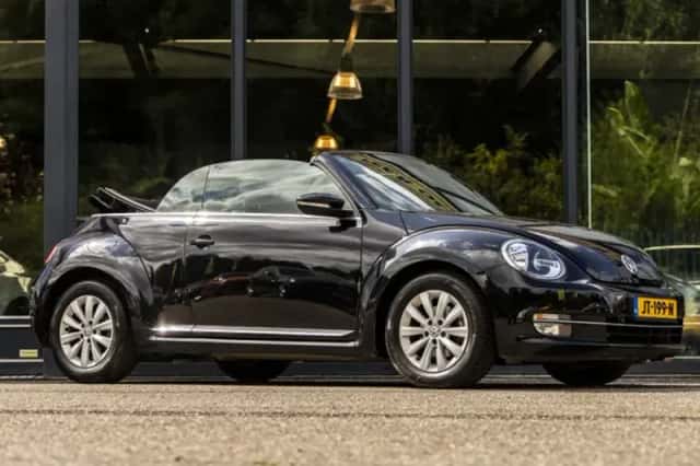 Volkswagen Beetle (2016) thumbnail 2