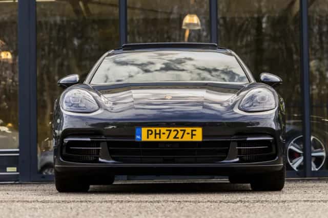 Porsche Panamera (2017) thumbnail 2