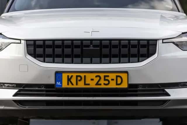 Polestar 2 (2023) thumbnail 4