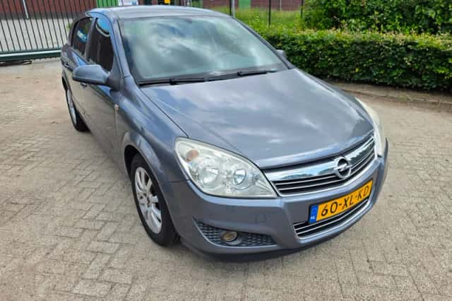 Opel Astra (2007) thumbnail 2