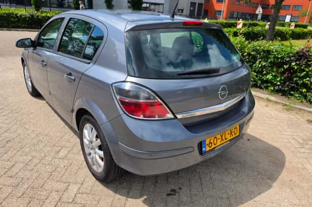 Opel Astra (2007) thumbnail 3