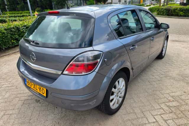 Opel Astra (2007) thumbnail 4
