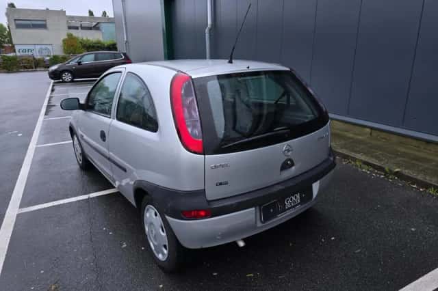 Opel Corsa (2001) thumbnail 3