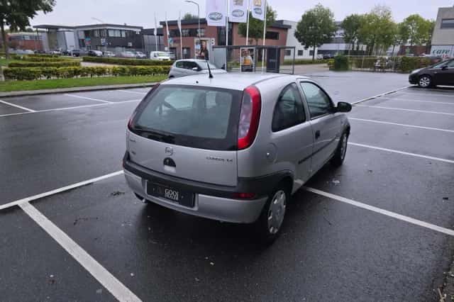 Opel Corsa (2001) thumbnail 4