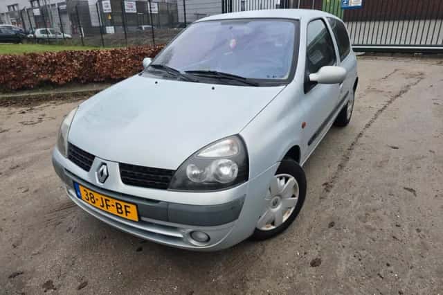 Renault Clio (2002) thumbnail 1