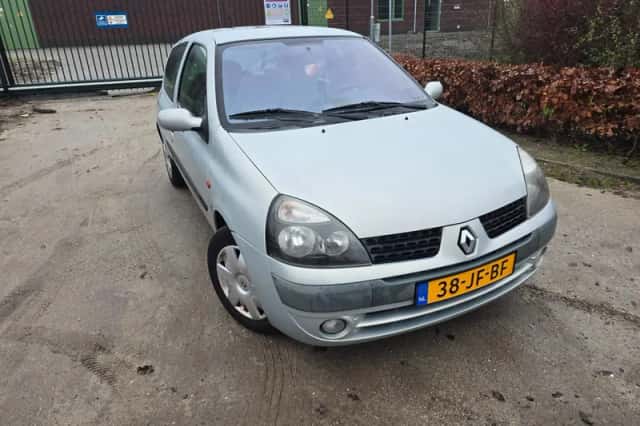 Renault Clio (2002) thumbnail 2