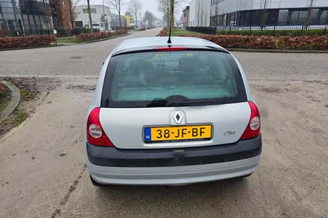 Renault Clio (2002) thumbnail 5
