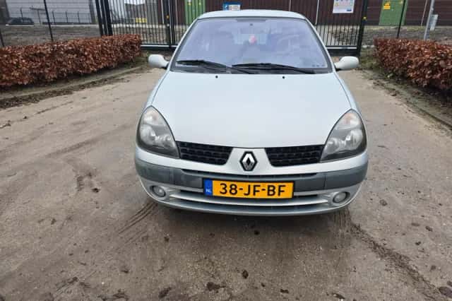 Renault Clio (2002) thumbnail 6