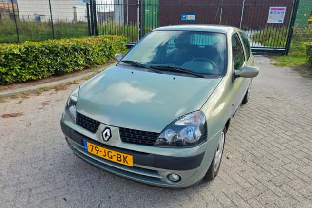 Renault Clio (2002) thumbnail 1