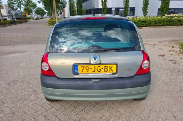 Renault Clio (2002) thumbnail 3