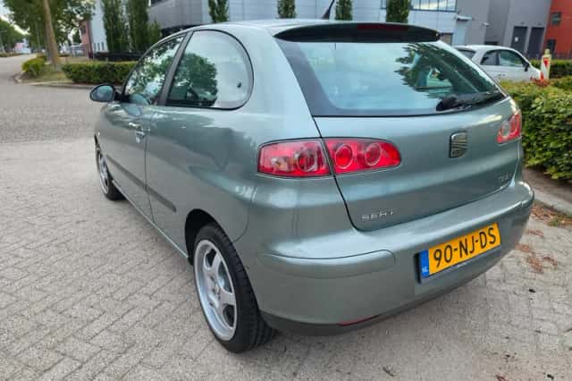 SEAT Ibiza (2003) thumbnail 3