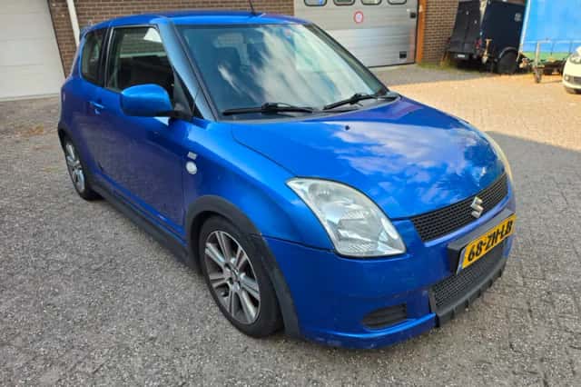 Suzuki Swift (2008) thumbnail 2
