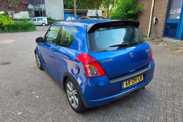 Suzuki Swift (2008) thumbnail 3