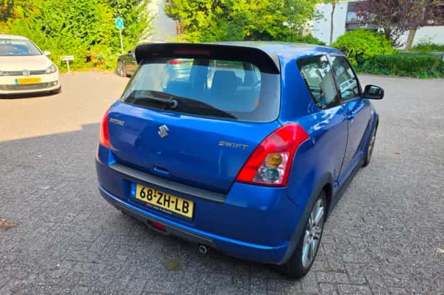 Suzuki Swift (2008) thumbnail 4