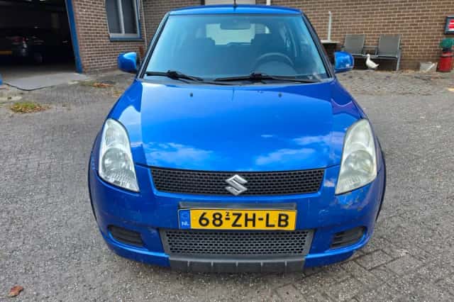 Suzuki Swift (2008) thumbnail 5