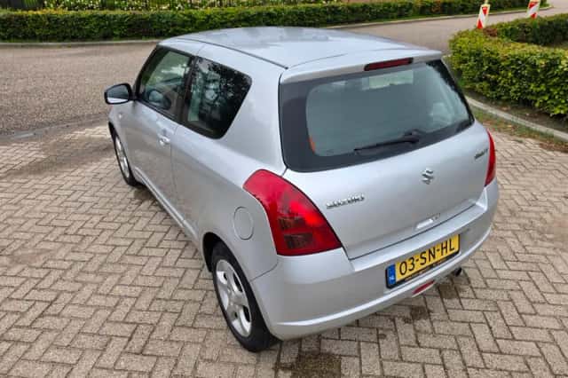 Suzuki Swift (2006) thumbnail 3