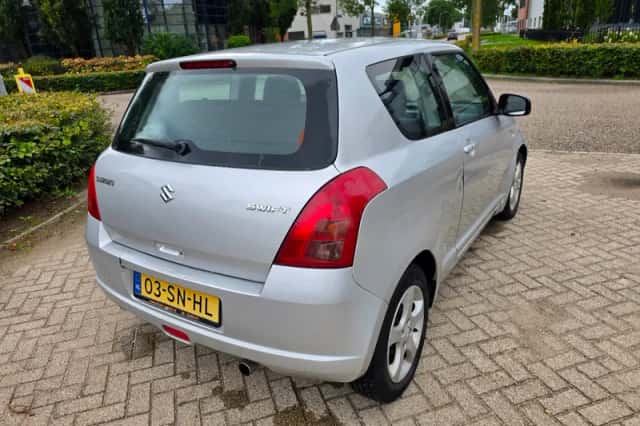 Suzuki Swift (2006) thumbnail 4