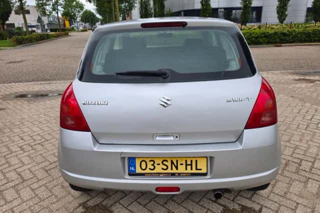 Suzuki Swift (2006) thumbnail 5
