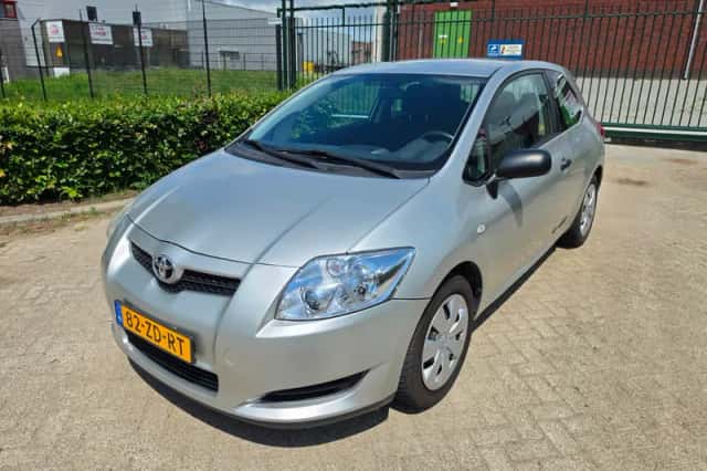 Toyota Auris (2008) thumbnail 5