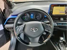 Toyota C-HR (2018) thumbnail 11