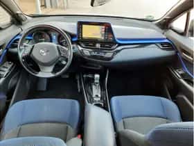 Toyota C-HR (2018) thumbnail 12