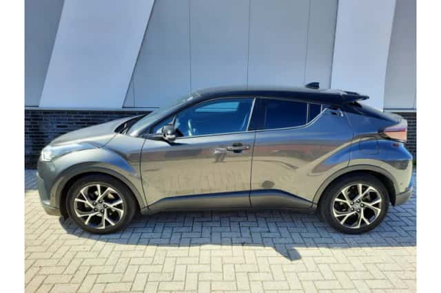 Toyota C-HR (2018) thumbnail 3