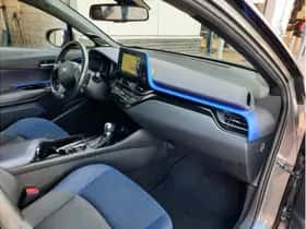 Toyota C-HR (2018) thumbnail 25