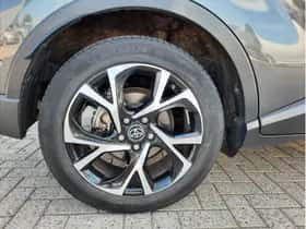 Toyota C-HR (2018) thumbnail 26