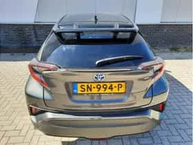 Toyota C-HR (2018) thumbnail 4