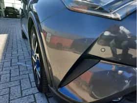 Toyota C-HR (2018) thumbnail 35