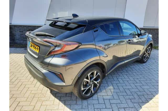Toyota C-HR (2018) thumbnail 5