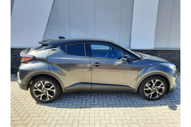Toyota C-HR (2018) thumbnail 6