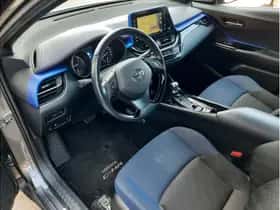 Toyota C-HR (2018) thumbnail 8