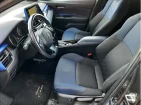 Toyota C-HR (2018) thumbnail 9