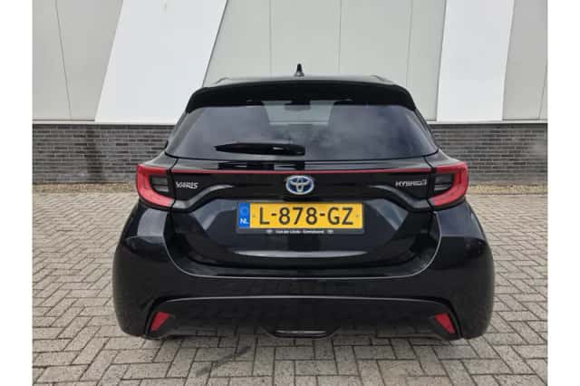 Toyota Yaris (2021) thumbnail 4