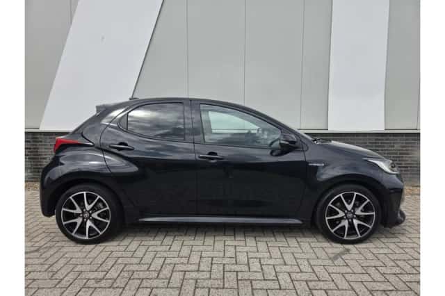 Toyota Yaris (2021) thumbnail 5