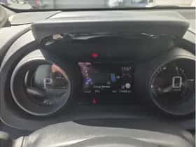 Toyota Yaris (2021) thumbnail 13