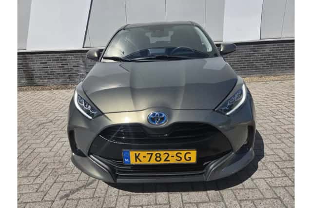 Toyota Yaris (2021) thumbnail 3