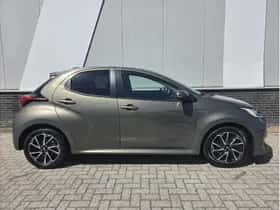 Toyota Yaris (2021) thumbnail 4