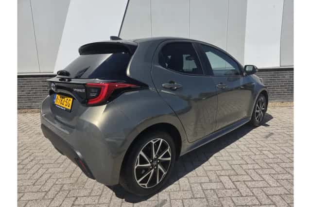 Toyota Yaris (2021) thumbnail 5