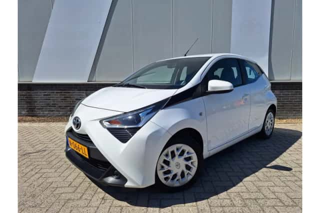 Toyota Aygo (2021) thumbnail 1
