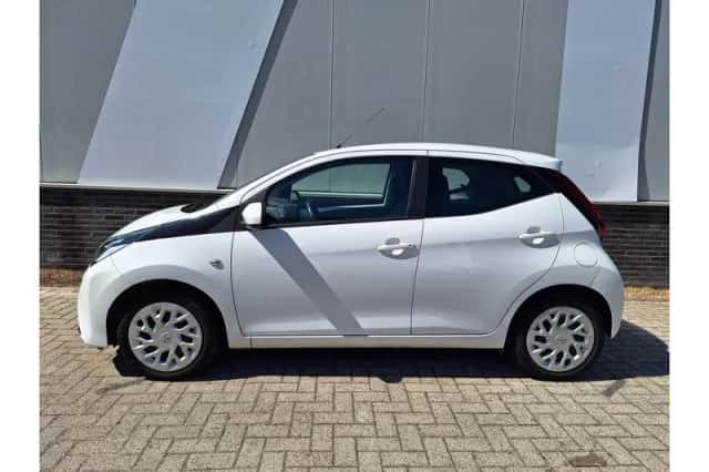 Toyota Aygo (2021) thumbnail 3
