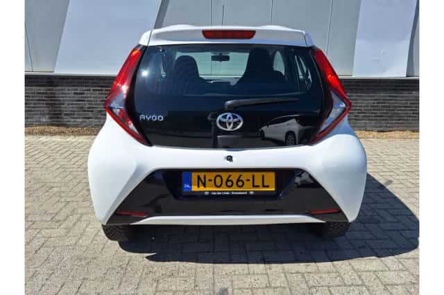 Toyota Aygo (2021) thumbnail 4