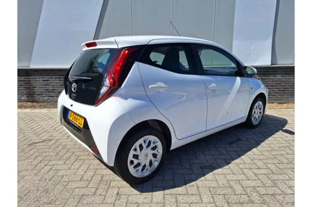 Toyota Aygo (2021) thumbnail 5